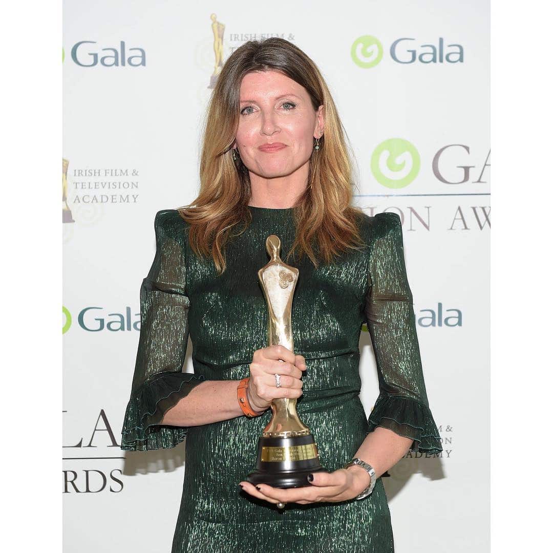 Massive congratulations to @sharonhorgan who took home the award for ‘Female Performance’ at last night’s IFTA Gala Television Awards in Dublin 🇮🇪
.
.
.