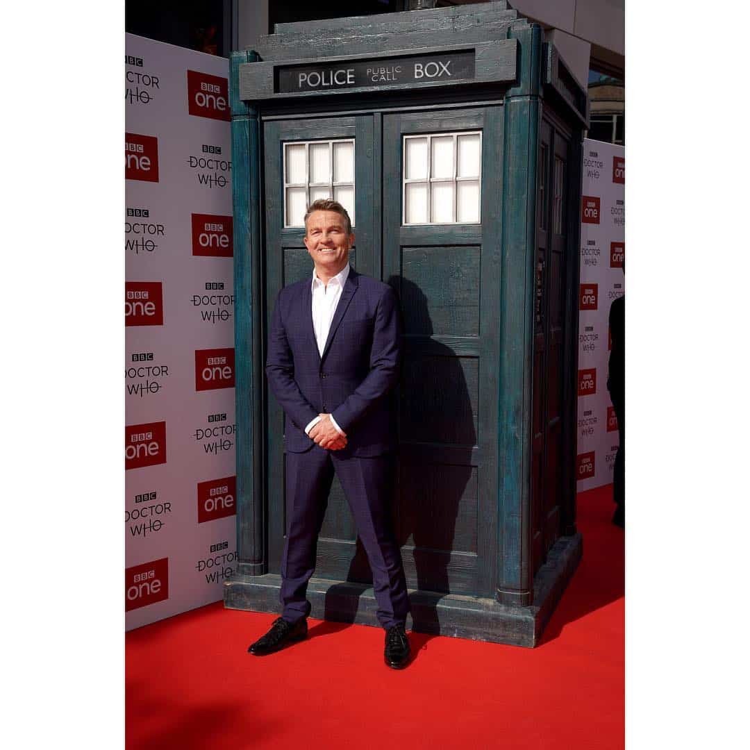 @bradderswalsh walked the Red Carpet last night in Sheffield for the premier of @bbcdoctorwho 🕺🏻️📸