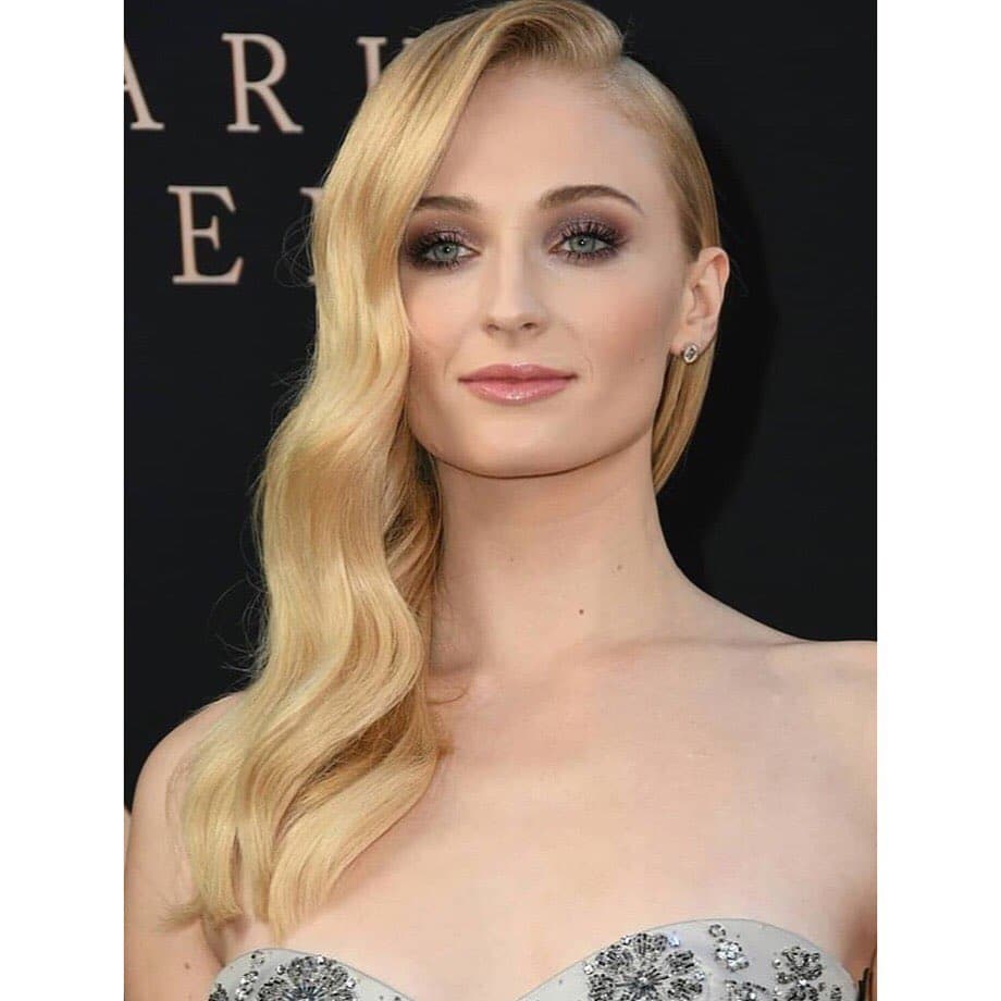 @sophiet at the world premiere of @xmenmovies in LA 
.
.
.
.
.
.
.
.
.

@kateyoung @louisvuitton @cwoodhair @wellahairusa @georgieeisdell