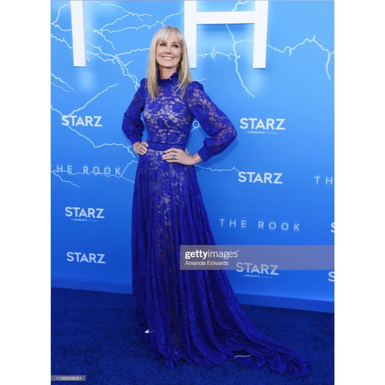 ️ Joely Richardson at the premiere of her brand new series The Rook ️ the London set supernatural thriller coming soon to @starz and @virginmediatelevision_
.📸 Amanda Edwards and Michael Kovac.
.styled by @jennifer.michalski.bray.style