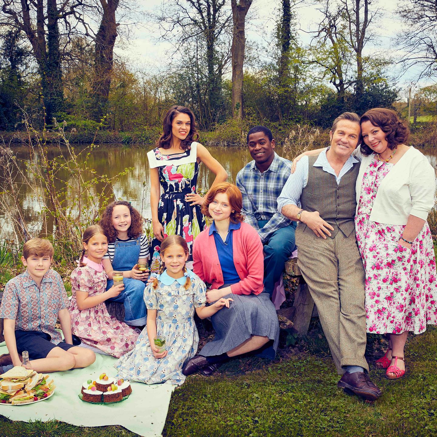 Autumn nights are upon us! Tune into ITV1 tonight at 8pm for The Larkins starring @bradderswalsh