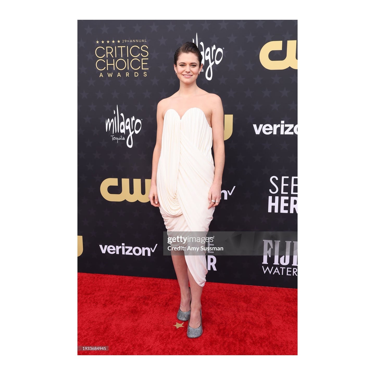 🤍 @alisonjoliver at The 29th Annual Critics Choice Awards 🤍
.
.
.
Alison wears @loewe
 @aimeecroysdill 
 @shaynagold 
️ @kattthompson 
📸 @gettyentertainment 
. 
.