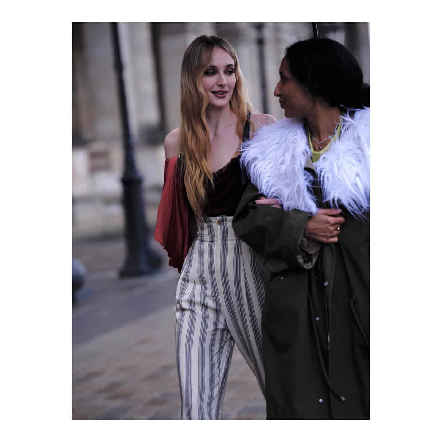 🕊️ @sophiet with #ChiomaNnadi, @phoebedynevor and attend the @louisvuitton FW24 show in Paris 🕊️

.
.
.

Sophie, Phoebe and Rosy all wear @louisvuitton 

Sophie is styled by @kateyoung 
Hair: @cwoodhair 
Makeup: @brookelturnbull 
Manicure: @michelleclassnails 

Phoebe is styled by @nicky_yates 
Hair: @dayaruci 
Makeup: @hungvanngo 
Manicure: @hubertecesarion 

Rosy is styled by @chercoulter 
Hair: @emmavtierney 
Makeup: @ollyfisk 

.
.
.