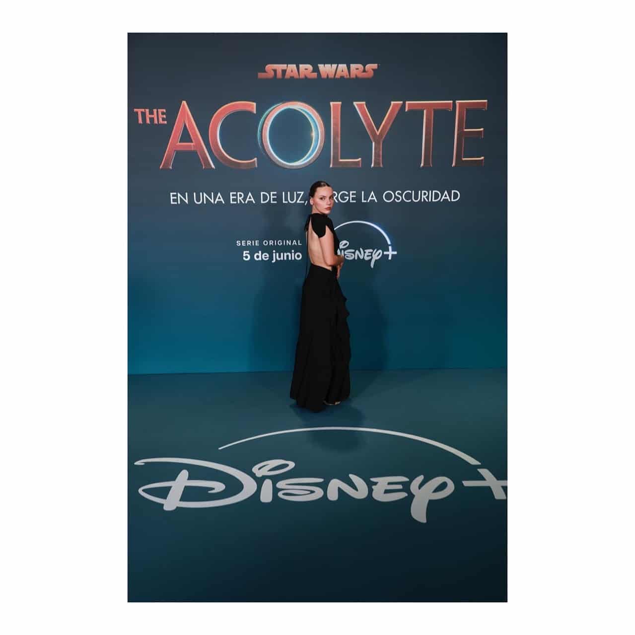 🖤 @dafnekeen at the @officialacolyte premiere in Madrid 🖤
.
.
.
Dafne wears @loewe
Styling: @chercoulter 
Hair: @naradkutowaroo 
Makeup: @ivangomez 
📸 @gettyimages 
.
.
.